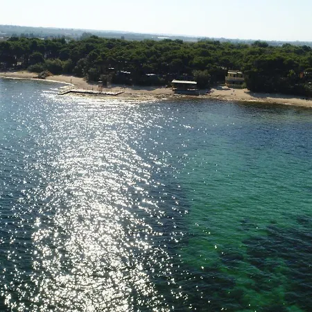 Кемпинг Happy Camp Mobile Homes In La Vecchia Torre Галлиполи